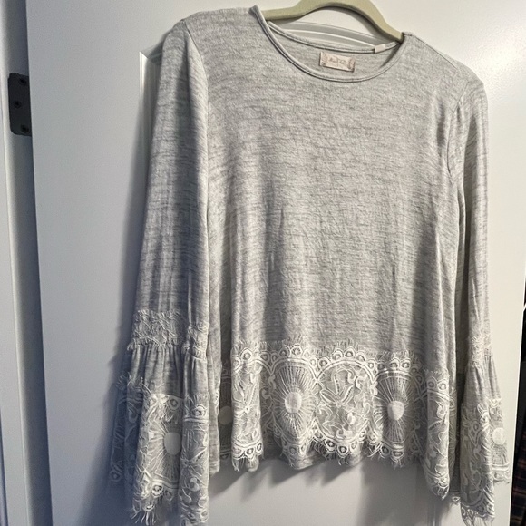 Bell Sleeve Boho Hem Shirt - Picture 1 of 3